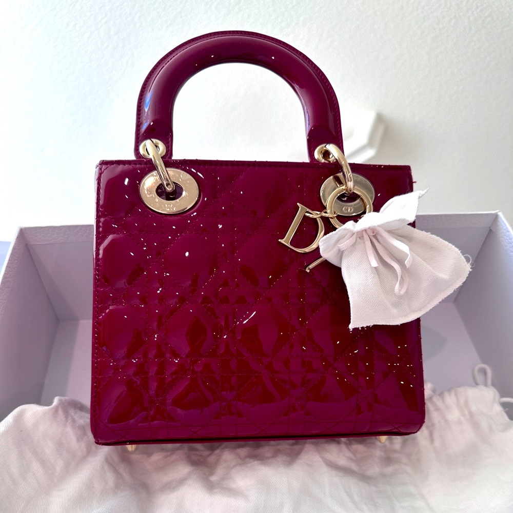 CHRISTIAN DIOR
Calfskin Cannage Diamond Lady D-Joy red